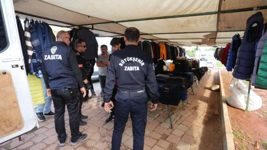 Kepez’de Kapsamlı Gıda ve İşgal Denetimi: Kaldırımları İşgal Edenlere Yaptırım Uygulandı! 2